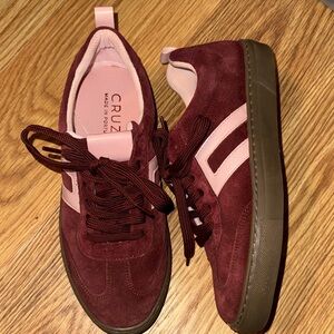 Cruza size 39 8.5-9 Burgundy and Pink Women's Sneakers shoes NEW